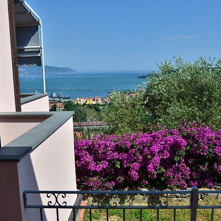 Villa Il Pettirosso ลาสเปเซีย ภายนอก รูปภาพ