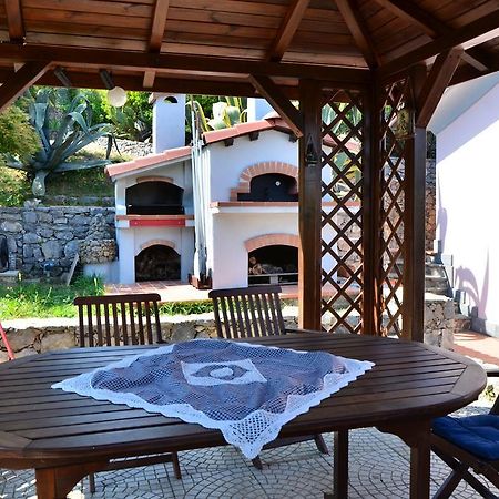 Villa Il Pettirosso ลาสเปเซีย ภายนอก รูปภาพ