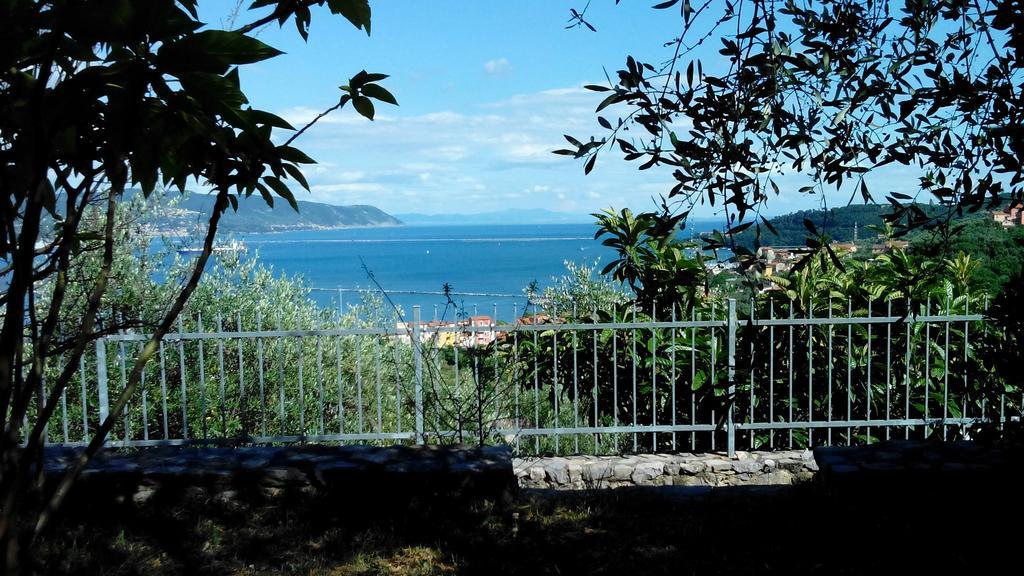 Villa Il Pettirosso ลาสเปเซีย ภายนอก รูปภาพ