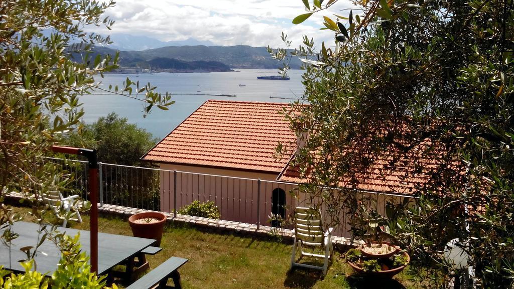 Villa Il Pettirosso ลาสเปเซีย ภายนอก รูปภาพ