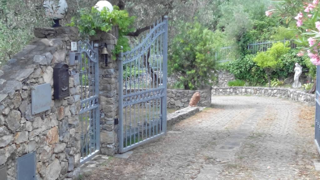 Villa Il Pettirosso ลาสเปเซีย ภายนอก รูปภาพ